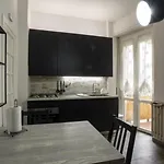 La Via Di Casa